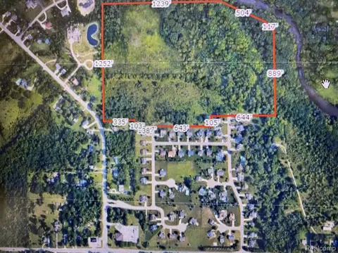 Oo Walnut Creek Dr, Flint, MI 48532