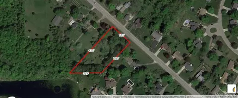 6551 River Rd, Flushing, MI 48433