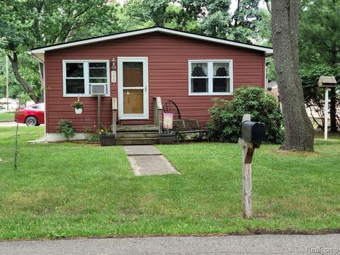 596 E Baker Rd, Highland, MI 48357 photo 1