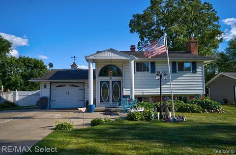 2433 April Dr, Mount Morris, MI 48458 photo 1