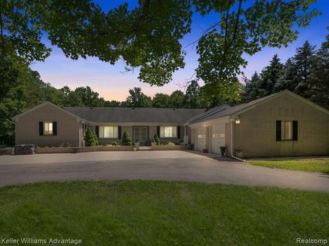 6555 Hivon Rd, Carleton, MI 48117 photo 1