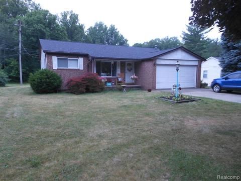2155 Clinton Ave, St. Clair, MI 48079 photo 1