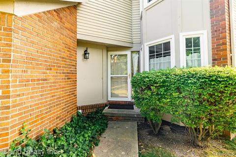 15620 Golfview Dr, Riverview, MI 48193 photo 1