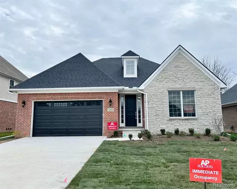 5825 Hartwick Dr, West Bloomfield, MI 48324