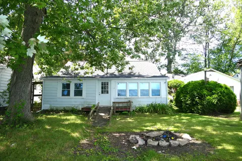 548 Pleasant Dr, Unadilla, MI 48137 photo 1
