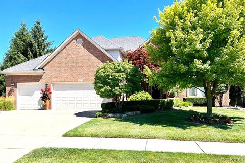 21373 Raintree Dr, Macomb, MI 48044 photo 1