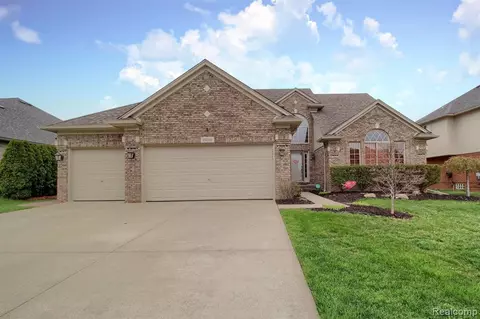 19019 Wicklow Dr, Macomb, MI 48044 photo 1
