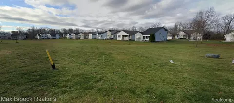 5161 Sandalwood Cir, Grand Blanc, MI 48439