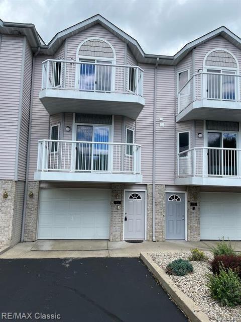 1712 Castleview Ct, Gladwin, MI 48624 photo 1