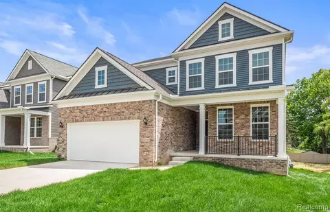 5016 Shoreham Cir, Clarkston, MI 48346