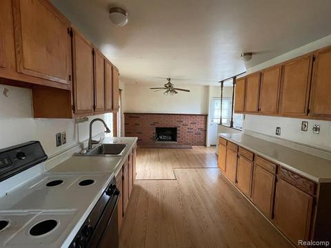 30766 Dorset St, Romulus, MI 48174 photo 1