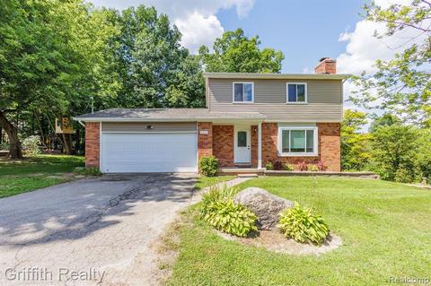 4310 N Gale Dr, Howell, MI 48843 photo 1
