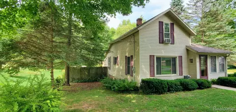 327 E 2nd St, Perry, MI 48872 photo 1