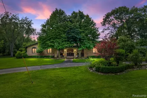 5262 N Livernois Rd, Rochester, MI 48306