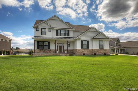2189 Walnut View Dr, Howell, MI 48855 photo 1