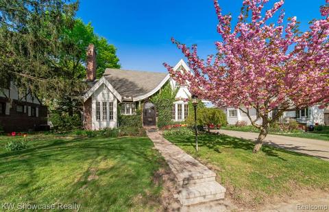 160 Cherokee Rd, Pontiac, MI 48341