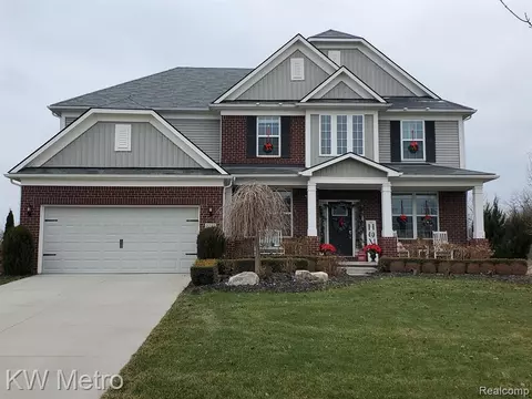 2210 Findley Cir, Lake Orion, MI 48360