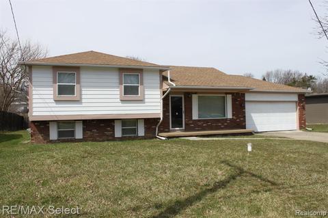 1012 Lask Dr, Flint, MI 48532 photo 1