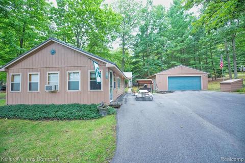 441 Columbia St, Roscommon, MI 48653 photo 1