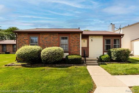 2842 Roundtree Dr, Troy, MI 48083 photo 1