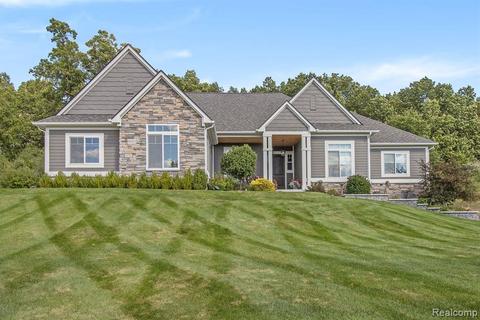 8852 Stonewall E, Clarkston, MI 48348 photo 1
