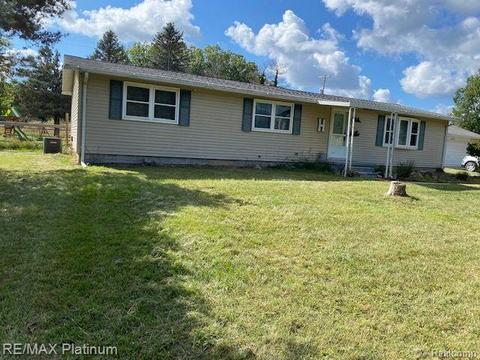 9675 Byron Rd, Howell, MI 48855 photo 1