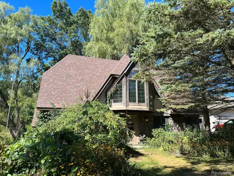 1330 Circle Dr, Metamora, MI 48455