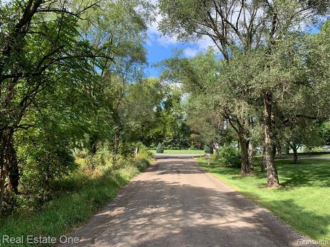 4740 Cooley Lake Rd, Commerce Twp, MI 48382 photo 1
