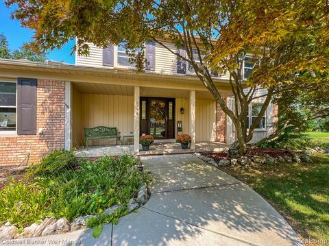 2578 Devonwood Dr, Troy, MI 48098 photo 1