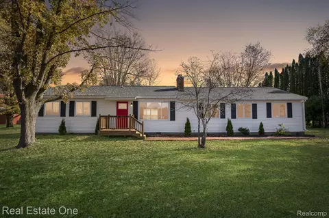 1529 S Sashabaw Rd, Brandon, MI 48462
