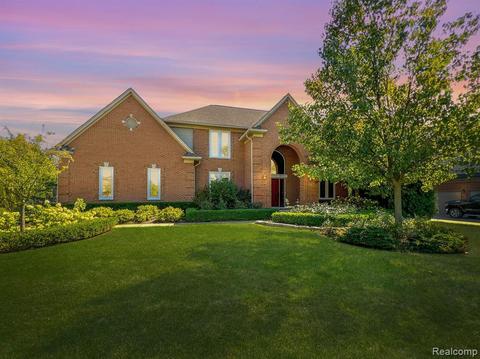 6696 Michael Dr, Troy, MI 48098 photo 1