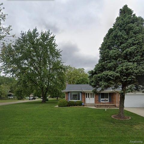 1132 Highgate Dr, Flint, MI 48507 photo 1