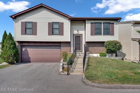 2820 Roundtree Dr, Troy, MI 48083 photo 1