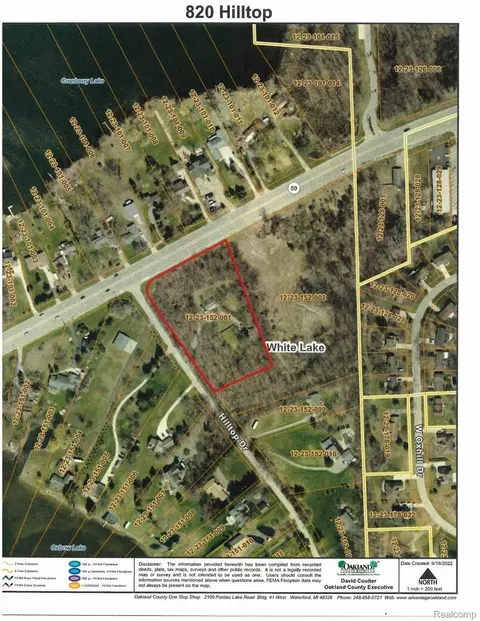 820 Hilltop Dr, White Lake, MI 48386