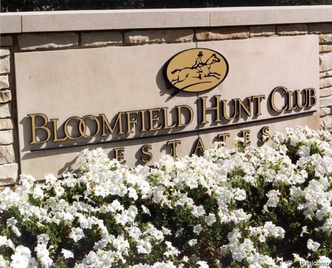 563 Chase Ln, Bloomfield Hills, MI 48304