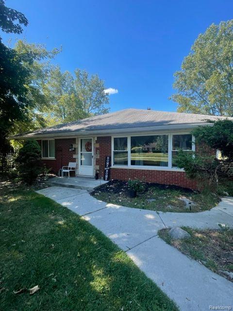9520 Ozga St, Romulus, MI 48174 photo 1