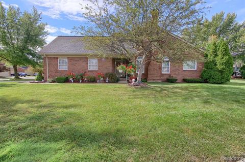 15840 Golfview Dr, Riverview, MI 48193 photo 1