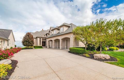 37770 Lakeshore Dr, Harrison Township, MI 48045