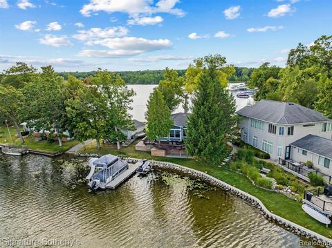 544 Deerpointe, Leonard, MI 48367 photo 1