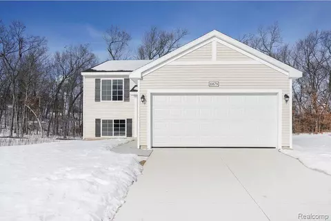 1943 Harold St, Adrian, MI 49221 photo 1