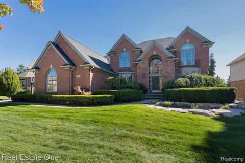 607 Springview Dr, Rochester, MI 48307 photo 1
