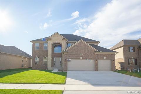 21930 Highlands Dr, Macomb, MI 48044
