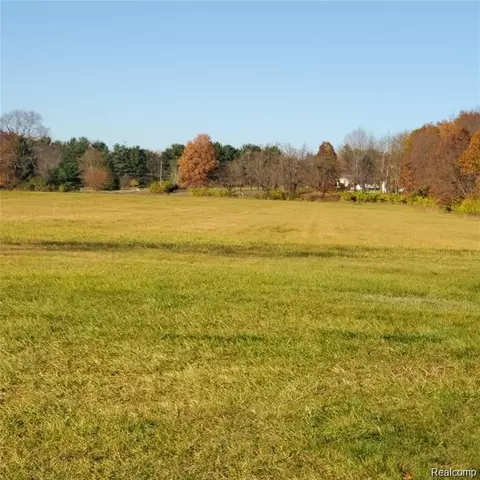 11124 Dexter Pinckney Rd, Putnam, MI 48169