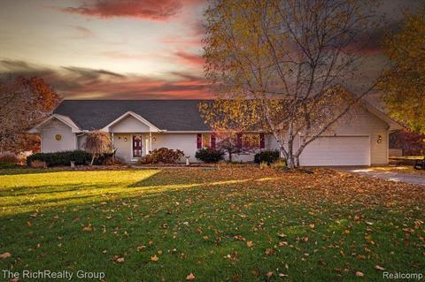 10400 Circle J Ct, Fenton, MI 48430 photo 1