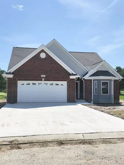 402 Devonshire Dr, Lapeer, MI 48446