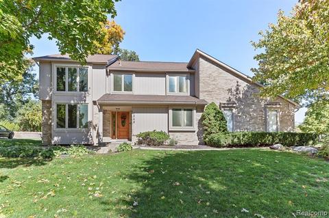 2268 Oak Riv, Troy, MI 48098 photo 1