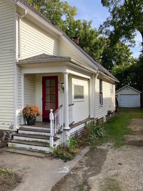 816 E 3rd St E, Flint, MI 48503 photo 1