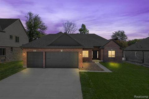 50314 Oakbrooke Dr, Chesterfield, MI 48047