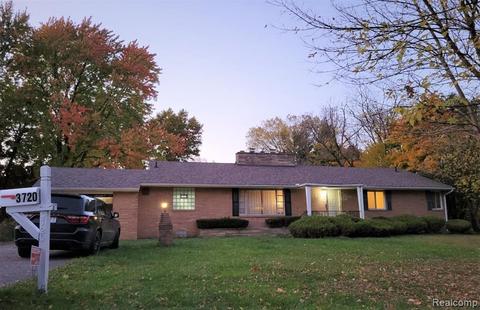 3720 S Circle Dr, Flint, MI 48507 photo 1