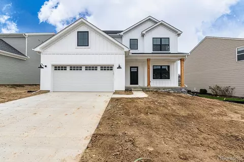 6190 Woodridge Ln, Grand Blanc, MI 48439